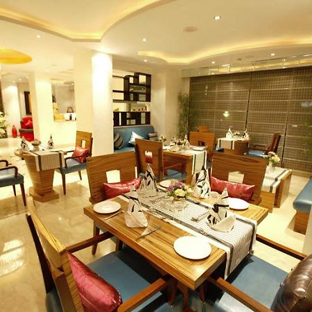 Hotel Star Rocks New Delhi Eksteriør billede